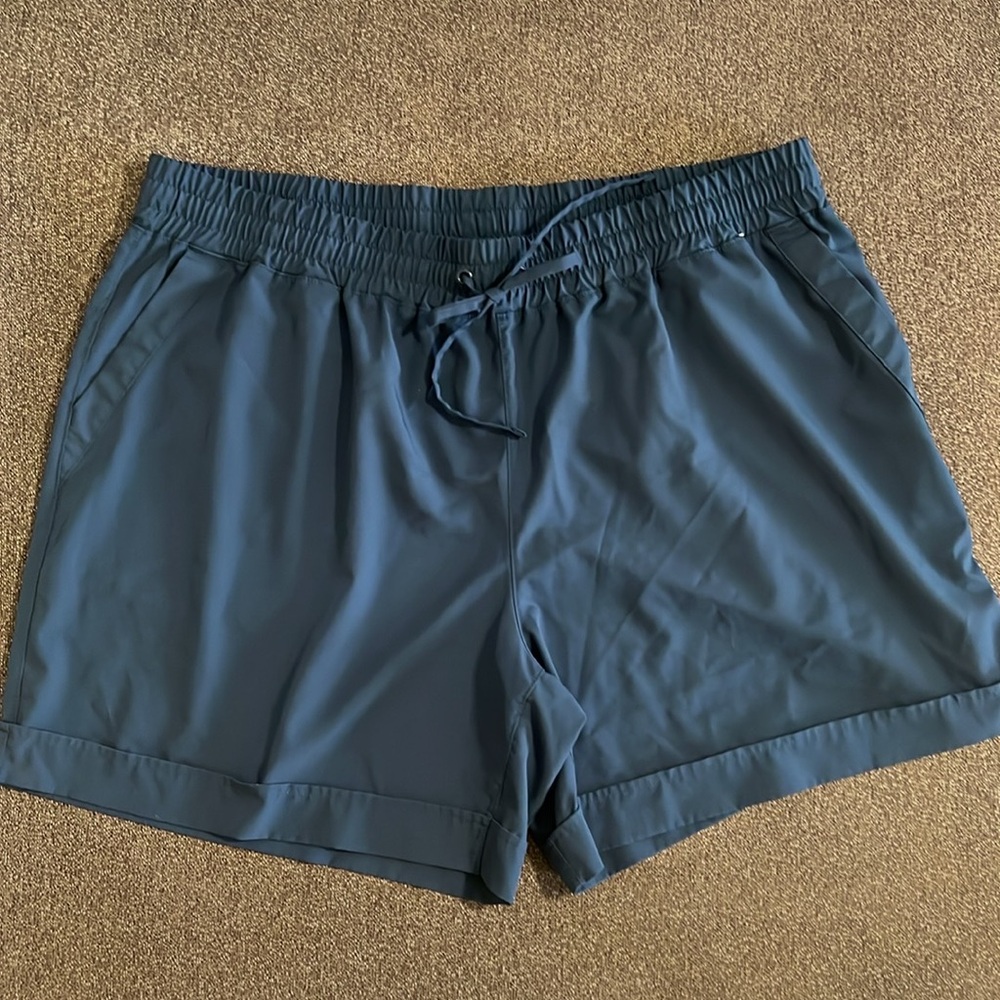 Mondetta Ladies' Active Walking Short Blue. NWOT